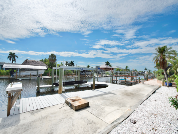 Luxury Canal Front Property with Private Pool - Perfect Coastal Retreat